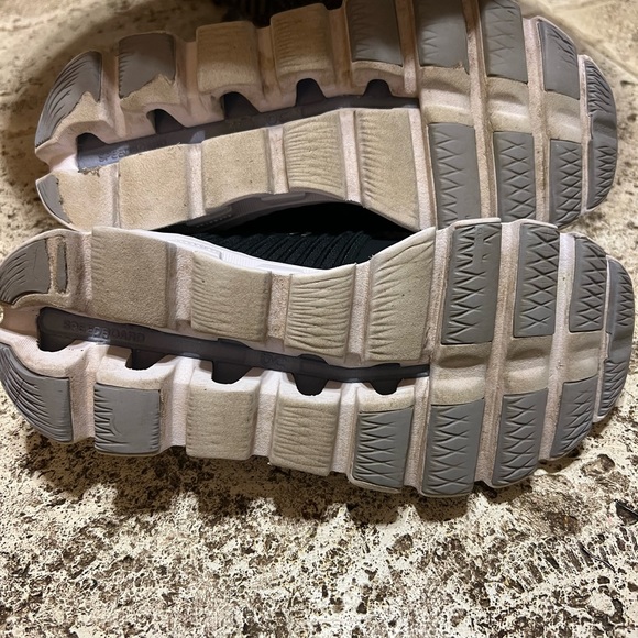 Oncloud womens sz 6.5 - Picture 9 of 9